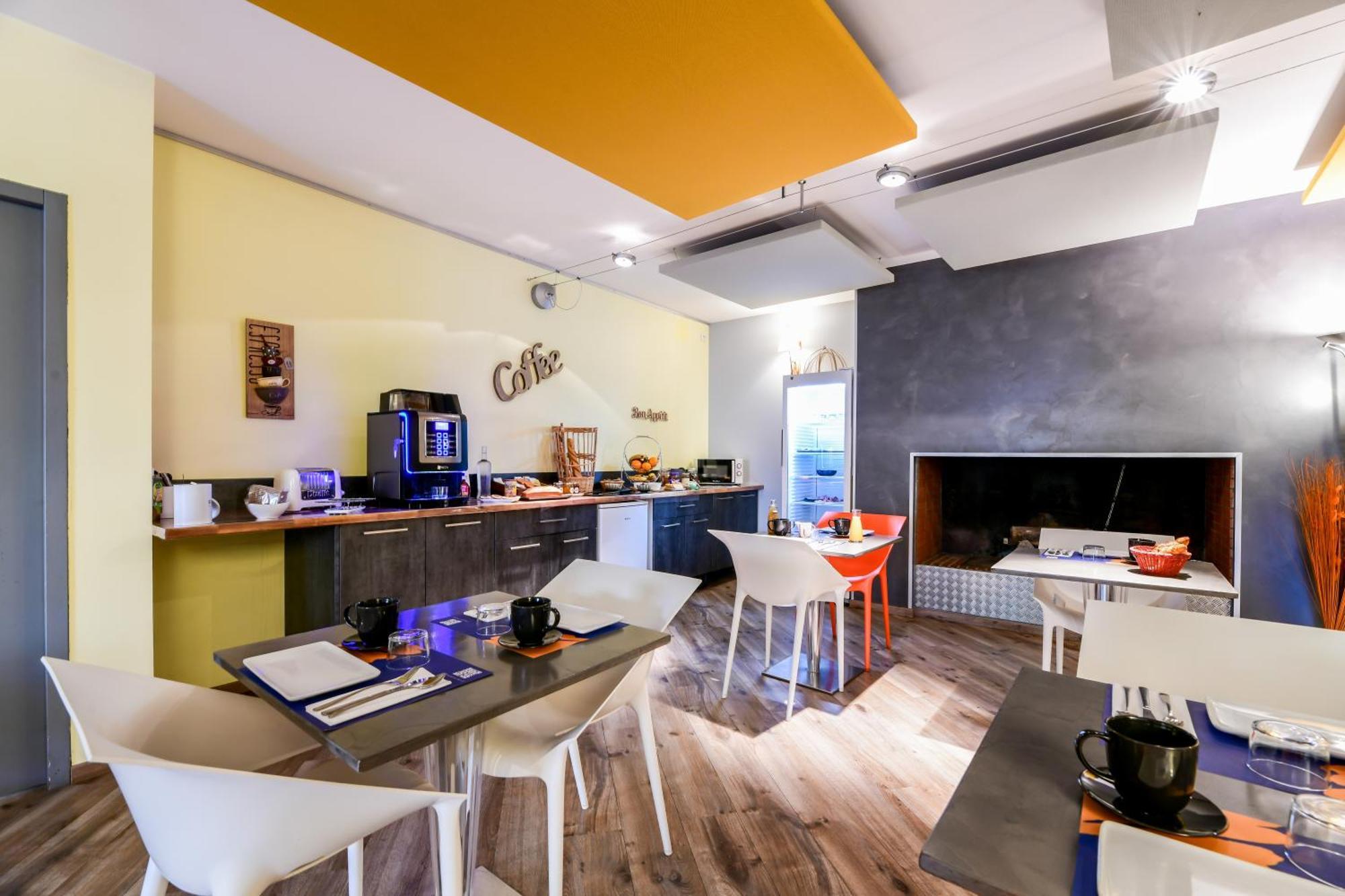 Logis Hotel & Restaurant Le Cadet De Gascogne Saint-Justin  Εξωτερικό φωτογραφία